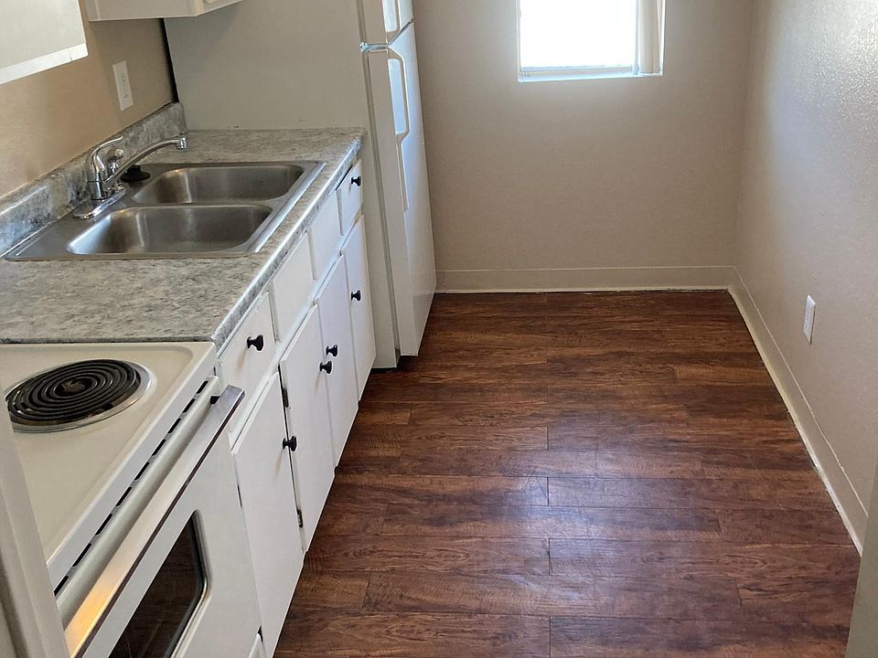 1st image of 1448 E Cinnabar Ave #106