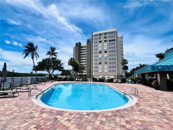 25 Bluebill Ave, Naples, FL