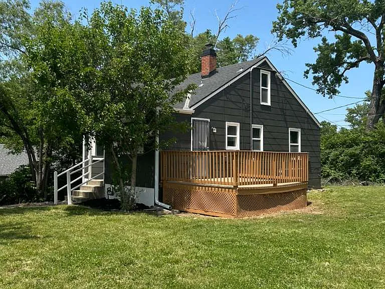 1340 E 85th St — Photo 3