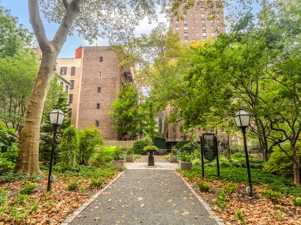 25 Tudor City Place image 7 of 10