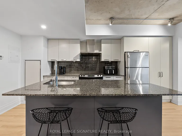 95 Bathurst St #109 — Photo 9