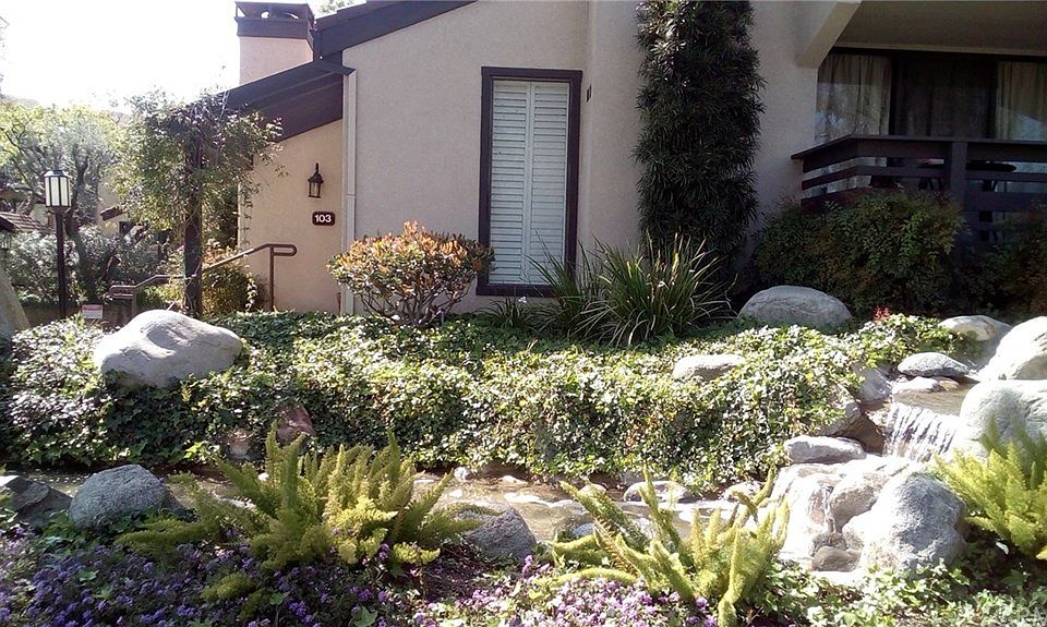 1st image of 5711 Owensmouth Ave Unit 103