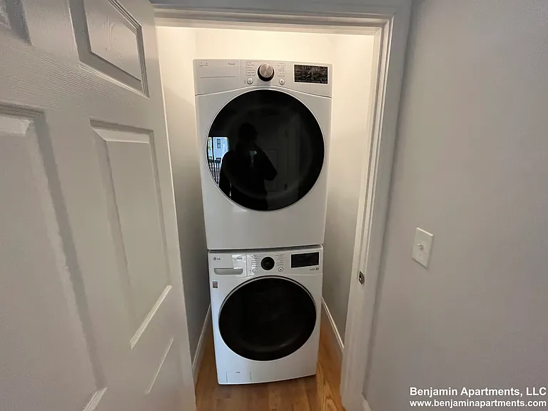 372 Oxford St #2A — Photo 3