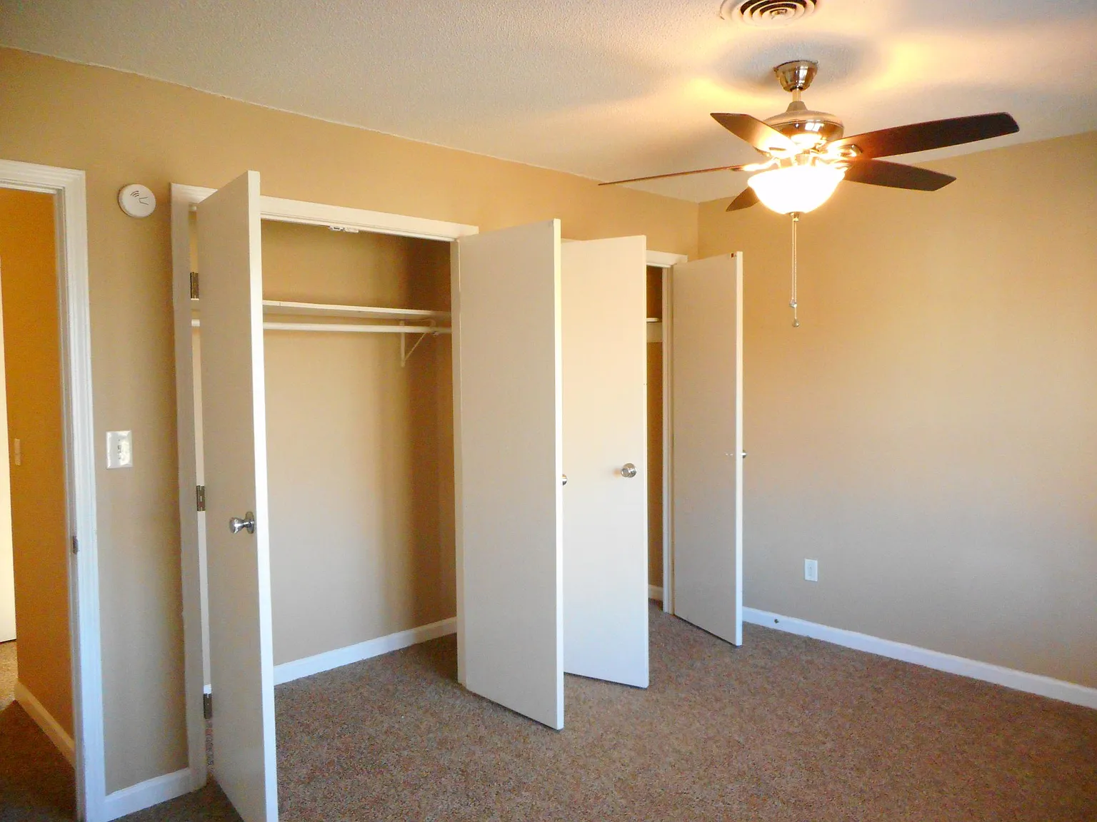 2 bed, 1.5 bath, 1044 sqft, $995 — Photo 3