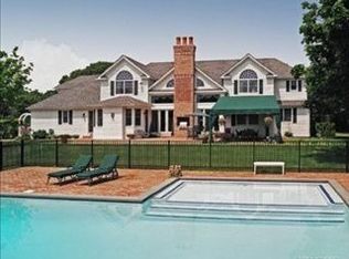 17 Cedarfield Ln, Westhampton, NY 11977