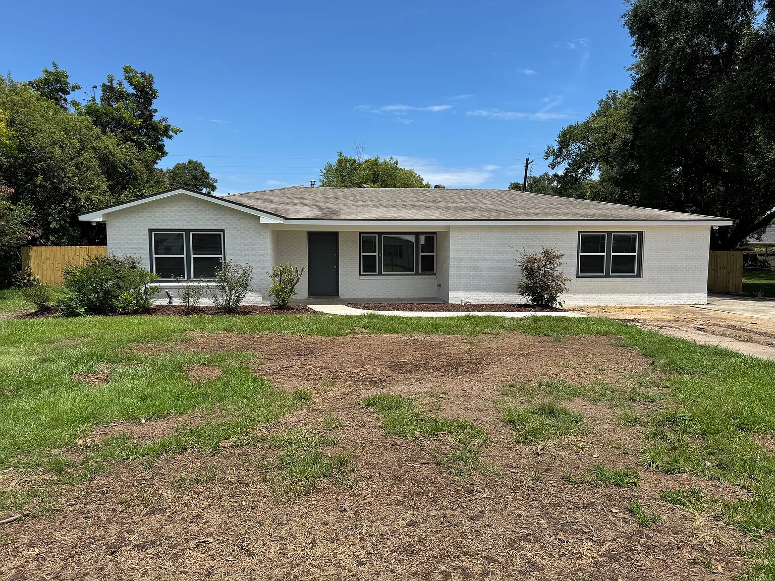 4 bed, 1800 sqft, $2,400 — Photo 1