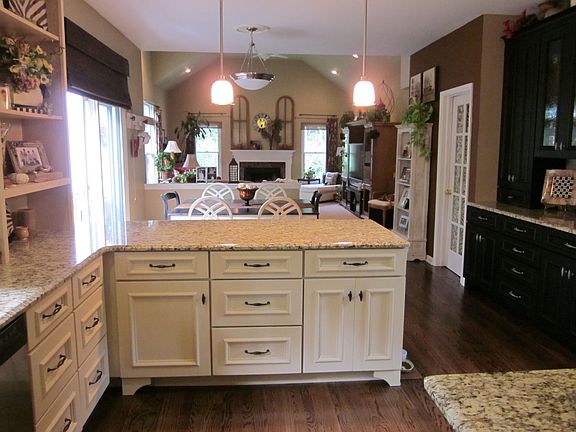 KITCHEN ISLAND