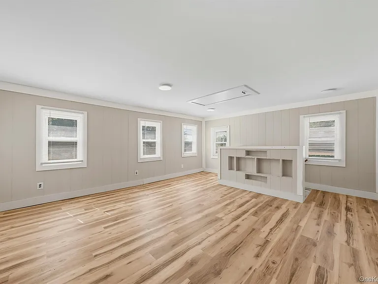 212 Center St — Photo 8