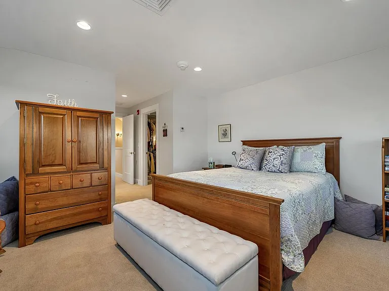 2 Lake St #B — Photo 32