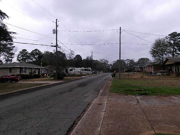 4th image of 2707 Clyburne St