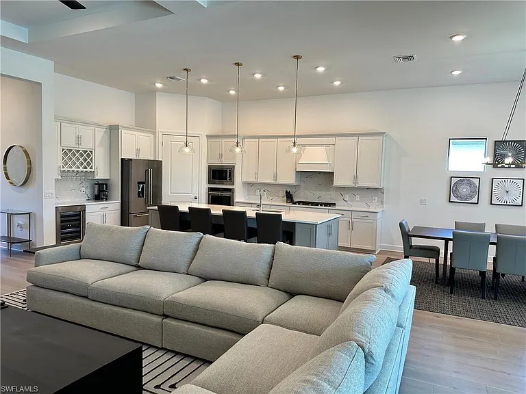 9260 Cormorant Dr — Photo 6