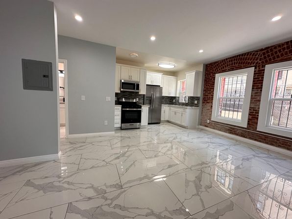 1647 W 11th St APT 205