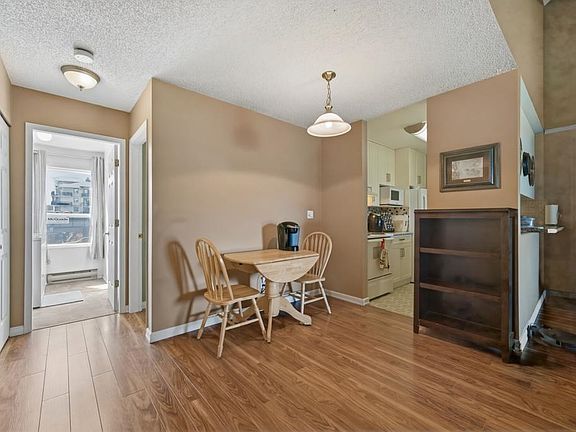 5th image of 45875 Cheam Ave #203