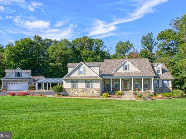 8908 Primula Dr, Gaithersburg, MD 20882