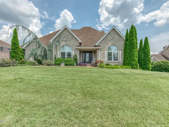 1027 Whittling Wood Dr, Johnson City, TN 37601