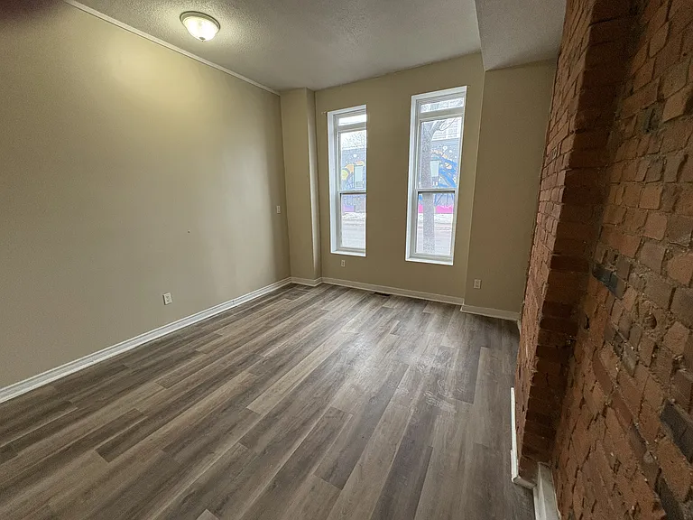 273 King William St #1 — Photo 5