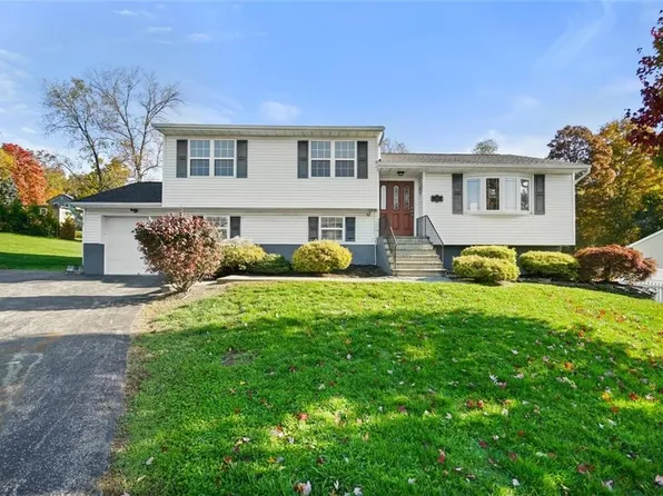 86 Decker Drive, Washingtonville, NY 10992