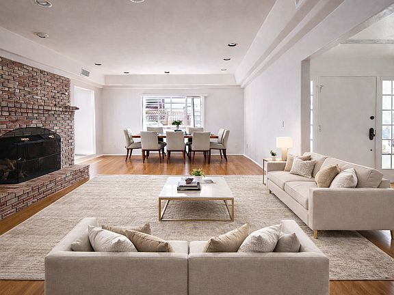 GIANT FAMILY ROOM/DINING ROOM