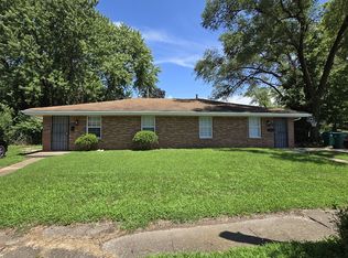 1122 Goelz Dr, East Saint Louis, IL 62203