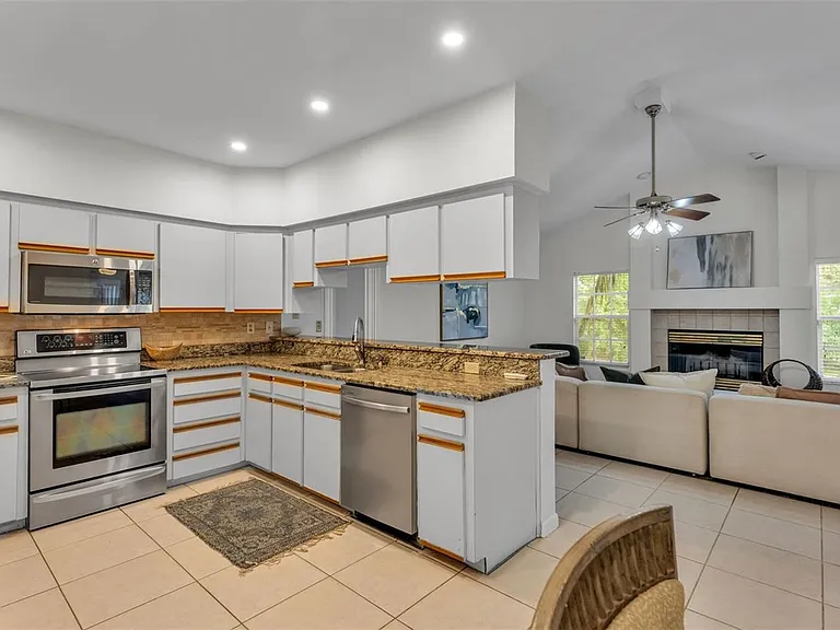 6664 Chadron Ct — Photo 12