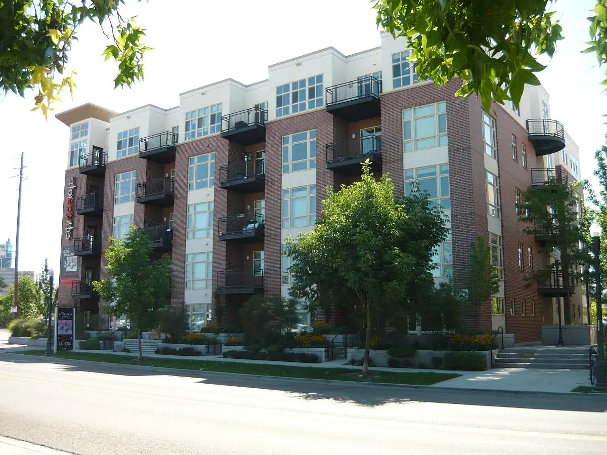 2 bed, 1005 sqft, $1,897 — Photo 3