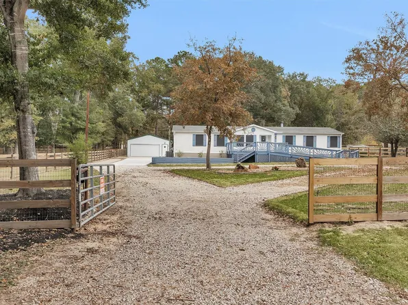 4621 Price Rd, Montgomery, TX 77316