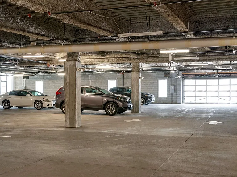 L14 Flats — Photo 20