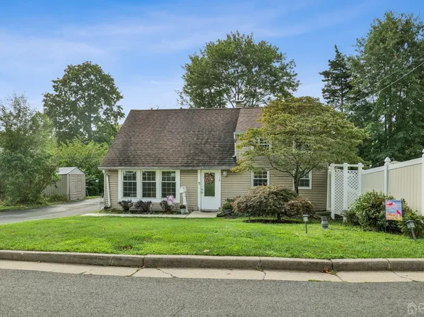 14 Linda Ave, Colonia, NJ 07067