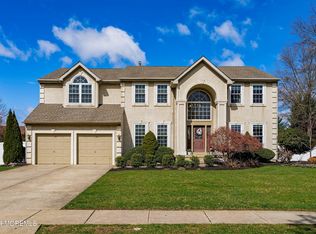 4 Parry Dr, Hainesport, NJ 08036