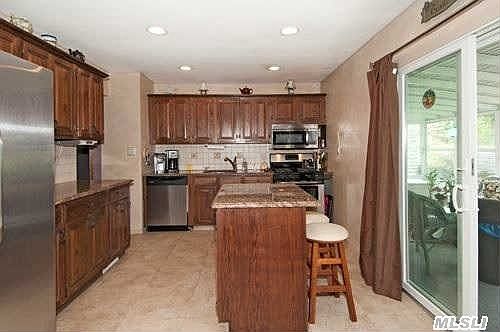 3rd image of 107 Morewood Dr