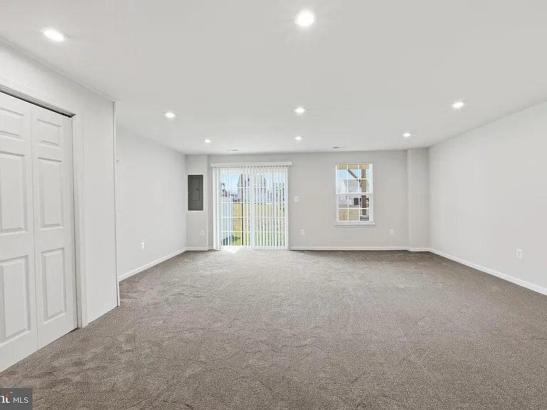8718 Stevenson Ln — Photo 4