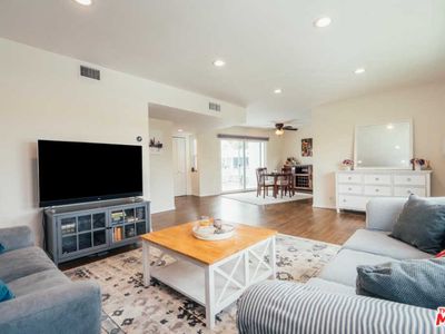 6130 Coldwater Canyon Ave Unit 2, North Hollywood, CA, 91606