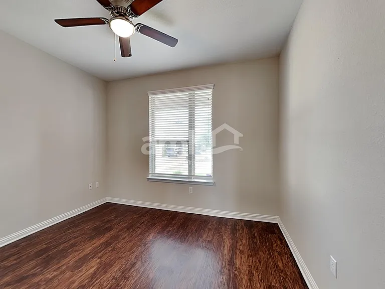 8112 Turnberry Ln — Photo 10