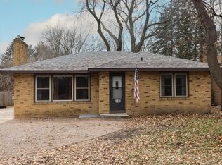 2237 Lexington Ave N, Roseville, MN 55113