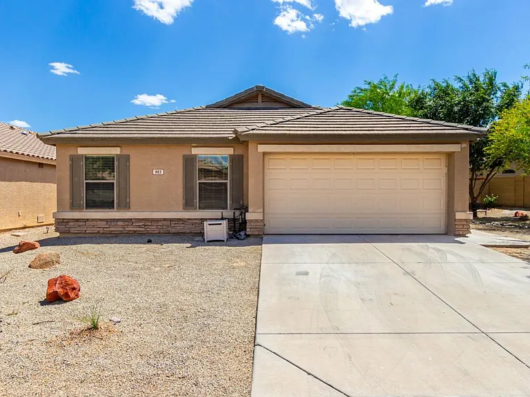 983 E Palomino Way — Photo 1