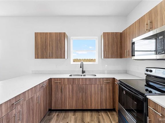 3rd image of 1006 N Clarence Ave #3