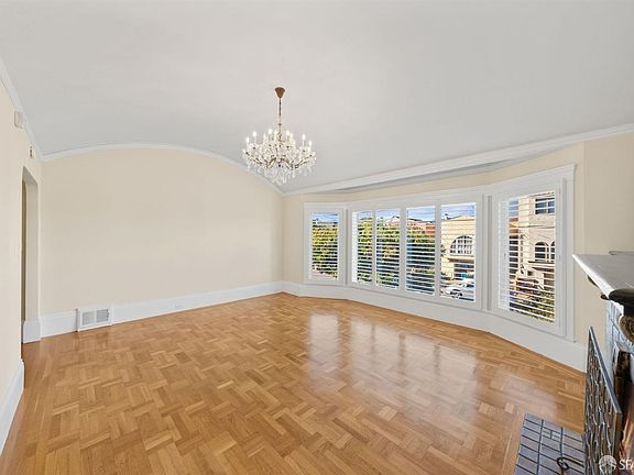 5th image of 1372 35th Ave