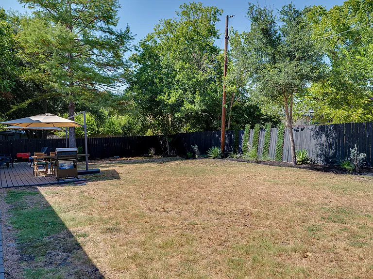 2202 Donna Dr — Photo 45