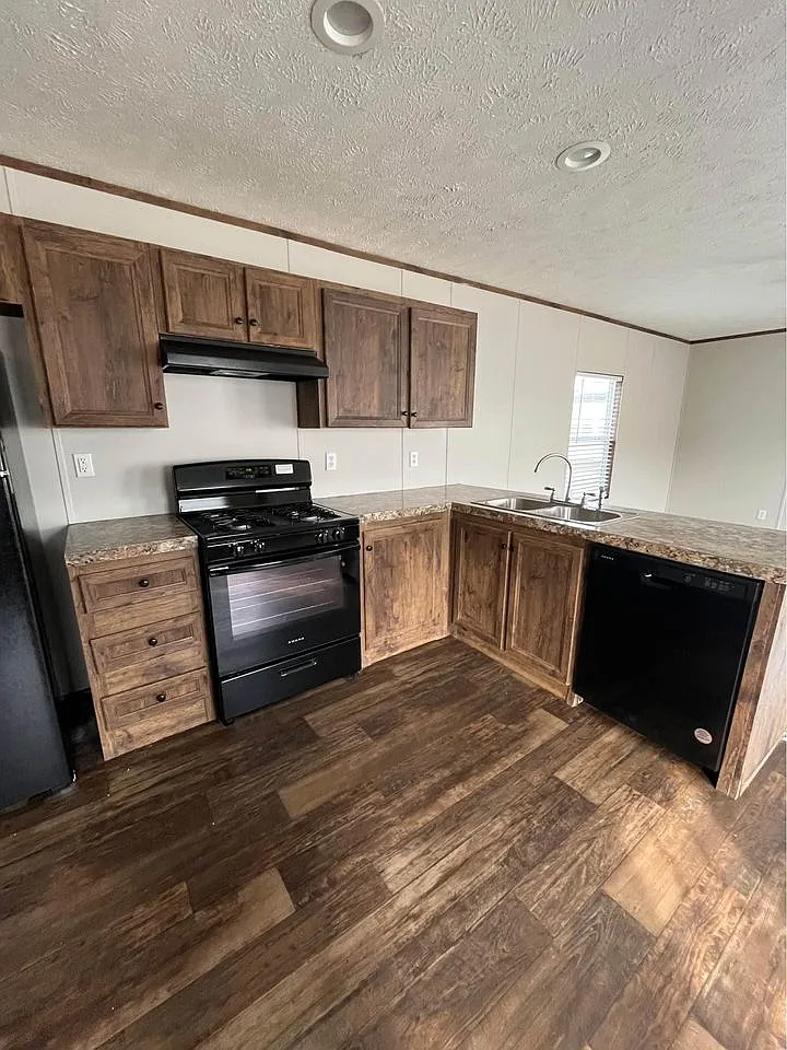 2 bed, 832 sqft, $1,299 — Photo 2