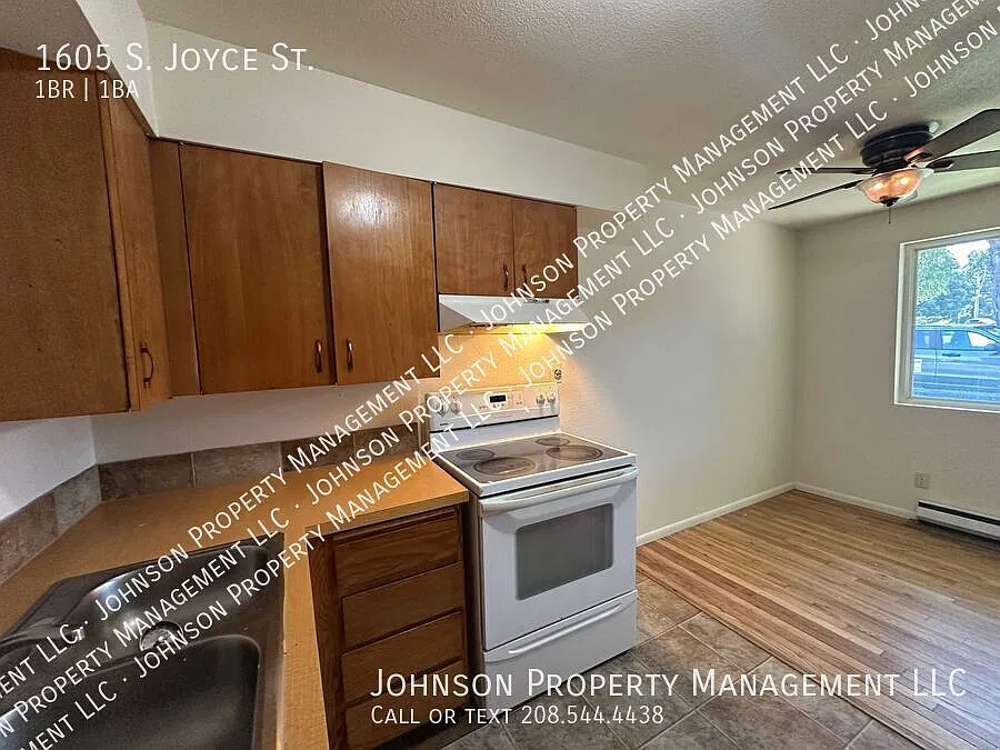 Cozy 1-Bedroom, Wood Floors, Carport, Storage, and W/D Hookups. Blocks to BSU Campus! — Photo 2