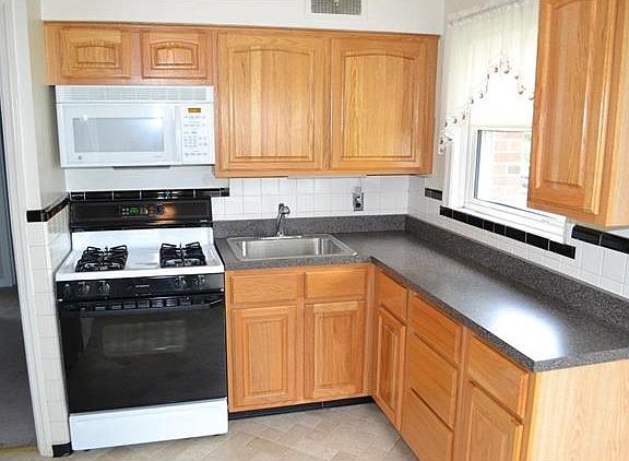 5th image of 905 Saint Jean St