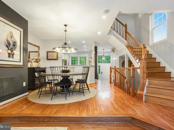 12010 Edgemere Cir, Reston, VA 20190