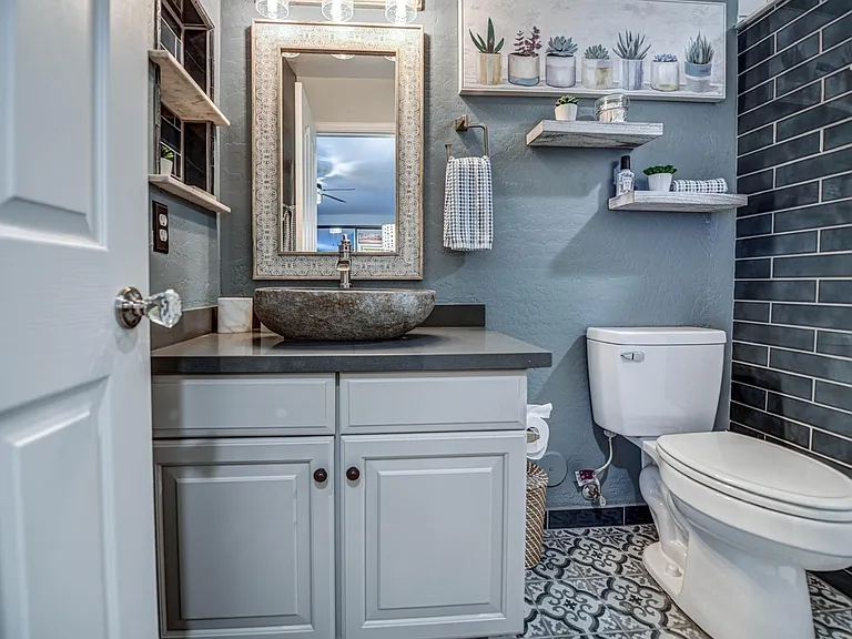 426 N Alder St — Photo 43