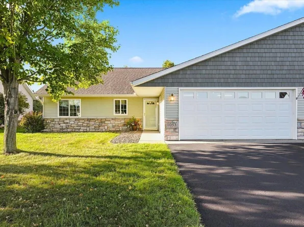 1053 W Ridge Ct, New Richmond, WI 54017