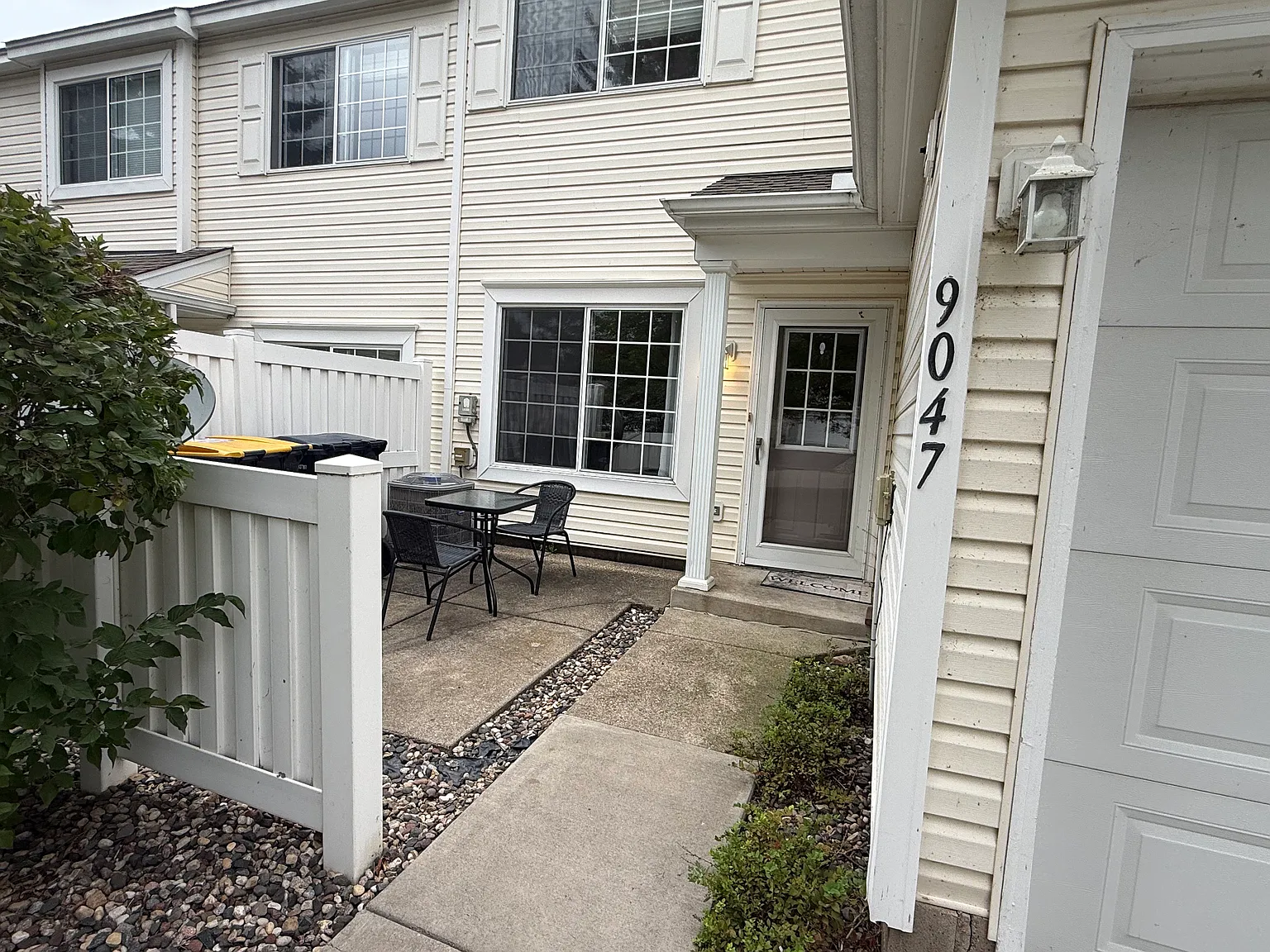 2 Bed/2 Bath Townhome in Eden Prairie — Photo 2