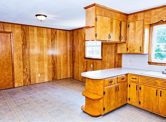5th image of 112 Fieldstone Farm Dr