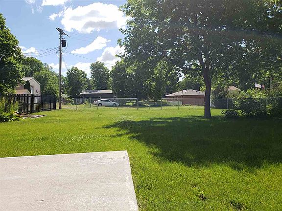3rd image of 404 Howard Ave
