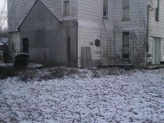 4th image of 604 W 5th St