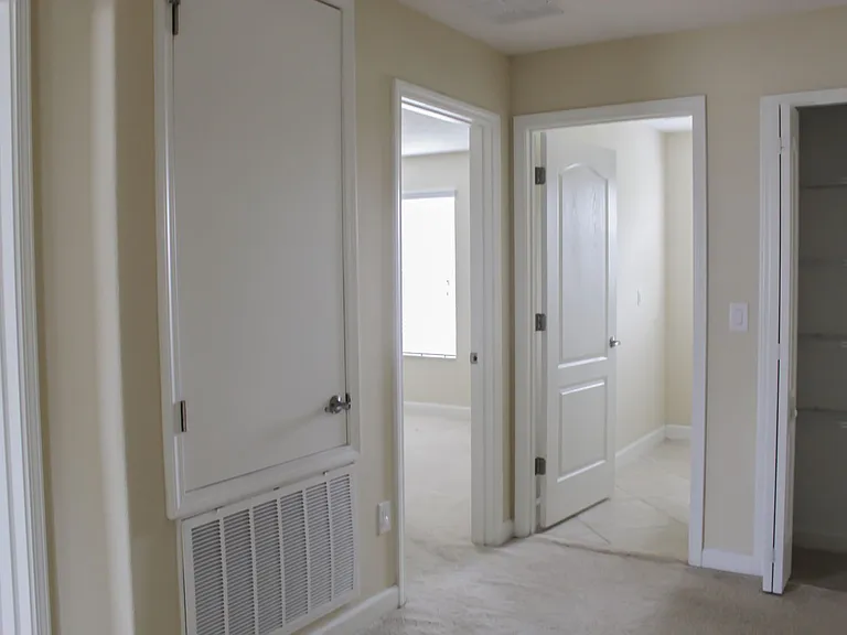 1718 Thetford Cir — Photo 17