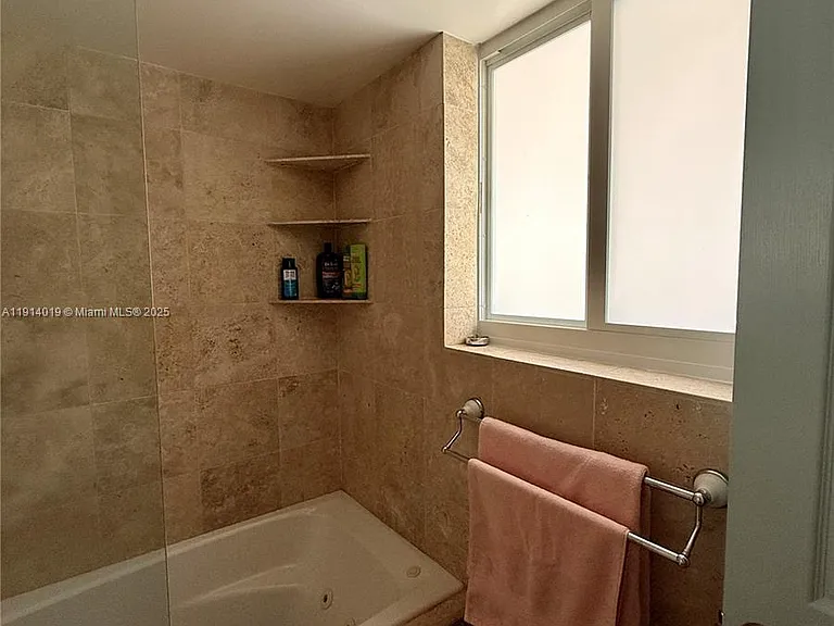 180 Isle Of Venice Dr #100 — Photo 11